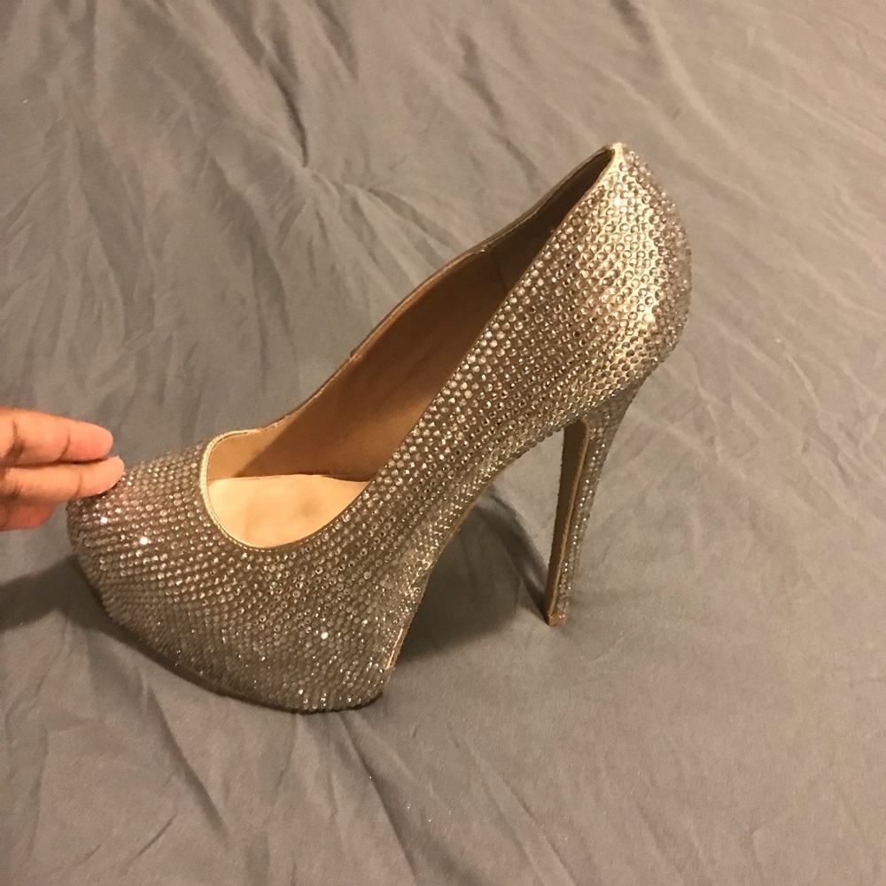 Heels - Picture 4 of 4